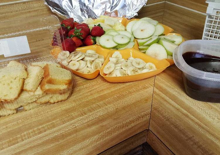 Steps to Make Quick Fruit Basket Fondue