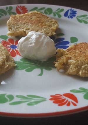 Fokhagymás-parmezános karalábé tócsni recept fotója