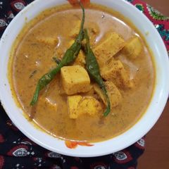 A picture of Paneer and yam in mustard gravy.