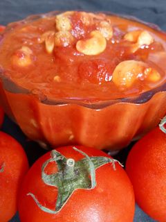 टमाटर की खट्टी मीठी चटनी(tamatar ki khatti meethi chutney recipe in hindi) रेसिपी मुख्य फोटो