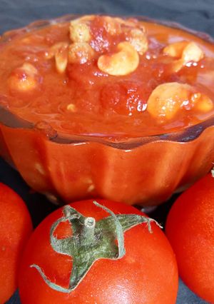 टमाटर की खट्टी मीठी चटनी(tamatar ki khatti meethi chutney recipe in hindi) रेसिपी मुख्य फोटो