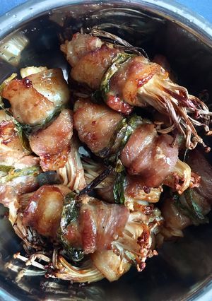 Hình của món Ba rọi cuộn nấm nướng bằng nồi chiên không dầu.