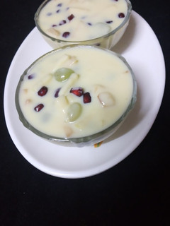 फ्रूट कस्टर्ड (fruit custard recipe in Hindi) रेसिपी मुख्य फोटो