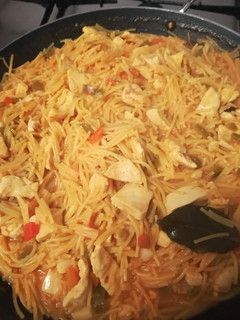 Una foto de Fideos con pollo