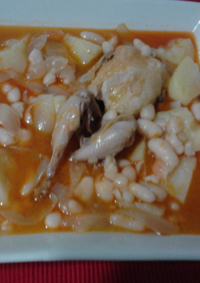 Una foto de Codornices con habichuelas