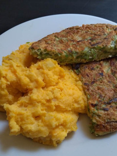 Una foto de Tortilla de porotos verdes con Puré de Zapallo
