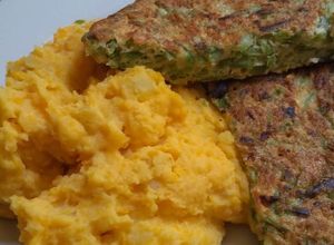 Una foto de Tortilla de porotos verdes con Puré de Zapallo