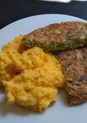 Una foto de Tortilla de porotos verdes con Puré de Zapallo