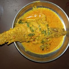 A picture of Bhola bhetki poppy seeds paste curry.