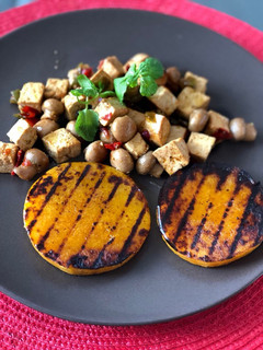 Una foto de Filete de calabaza con tofu y champi vegano🌱vegetariana