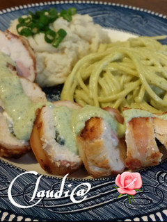 Una foto de Pechugas rellenas(Cordon bleu)🌹