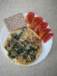 Una foto de Tortilla de espinacas y champiñones