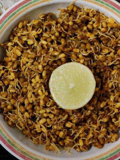 ફણગાવેલા મગ (Sprout Moong Recipe In Gujarati) રેસીપી મુખ્ય ફોટો