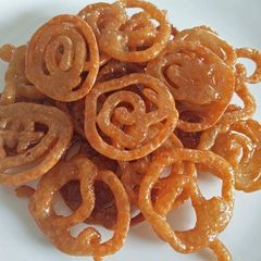A picture of Falahari Jalebi.