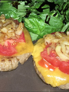 Una foto de Hamburguesas con cebolla a la miel
