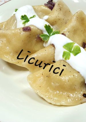 O poză a rețetei Colțunași cu cartofi și ceapă.