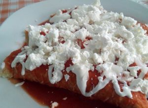 Una foto de Enjitomatadas rellenas de pollo