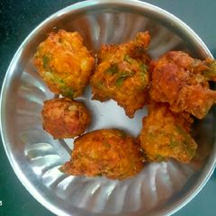 Cabbage carrot bhajiya A picture of Cabbage carrot bhajiya.