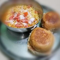 A picture of Maharashtrian usal paav.