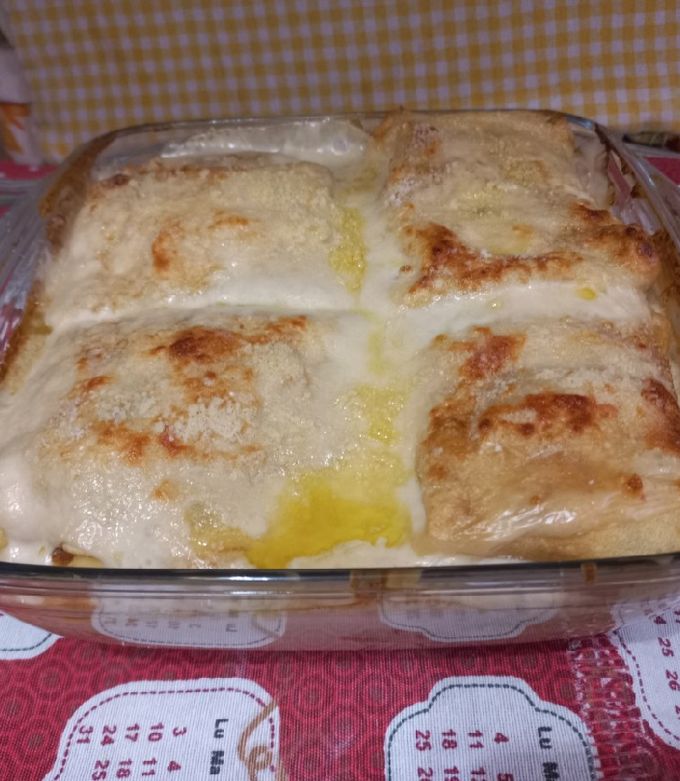 Foto di Crespelle salate (con ripieno a piacere) al forno gratinate