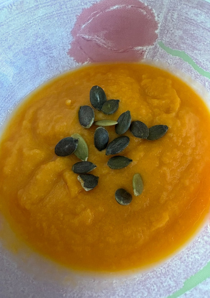 Una foto de Crema rápida de boniato y zanahoria sin lácteos