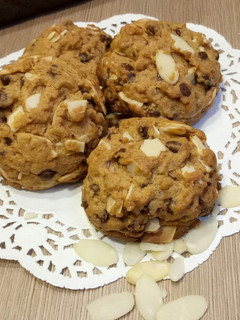 Foto resep Soft Cookies with chocochips & almonds
