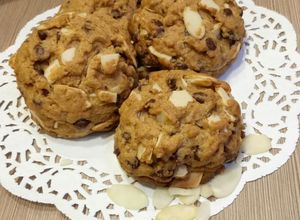 Foto resep Soft Cookies with chocochips & almonds
