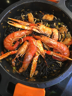 Una foto de Espaguettis al frutti di mare🦑🐠🐡 🍤🦐