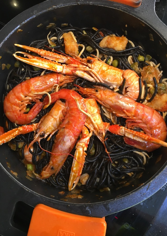 Una foto de Espaguettis al frutti di mare🦑🐠🐡 🍤🦐