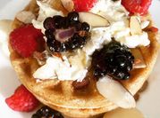 Una foto de waffles con harina de almendra