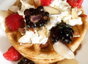 Una foto de Waffles con mantequilla de almendra - keto