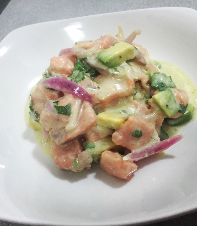 Una foto de Ceviche salmón palta