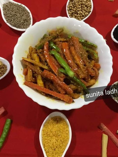 गाजर का अचार (gajar ka achar recipe in Hindi) रेसिपी मुख्य फोटो