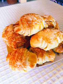Vajas, sajtos csoda kifli recept fotója