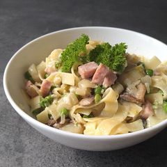 Creamy tagliatelle with ham and belgian endive A picture of Creamy tagliatelle with ham and belgian endive.