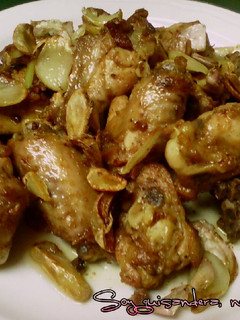 Una foto de Pollo al ajillo