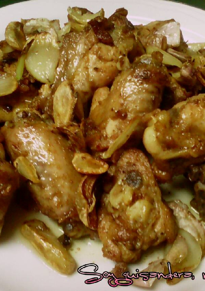 Una foto de Pollo al ajillo