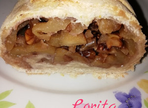 Una foto de Strudel de Manzana y Nuez