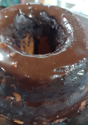 Una foto de Budín de frutas con glasé de cacao