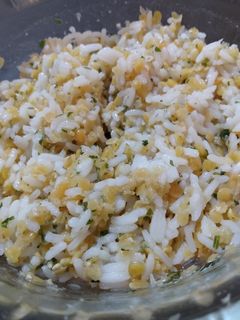 Una foto de Ensalada de lentejas turcas y arroz