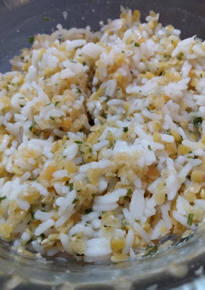 Una foto de Ensalada de lentejas turcas y arroz