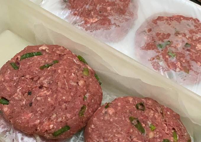 Standar Resep memasak Garlic Herb Beef Patty Burger dijamin gurih