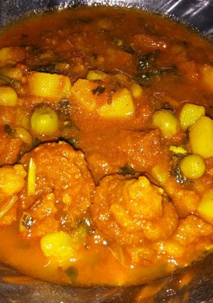 A picture of Aloo matar mangodi ki sabji.
