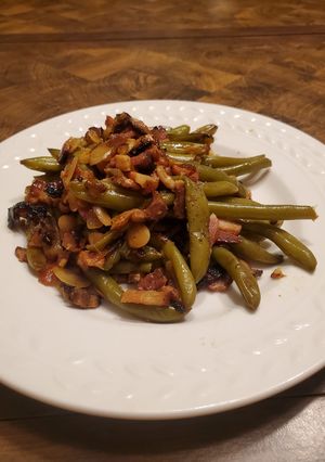 A picture of Brad's bacon, almond and lemon green beans.