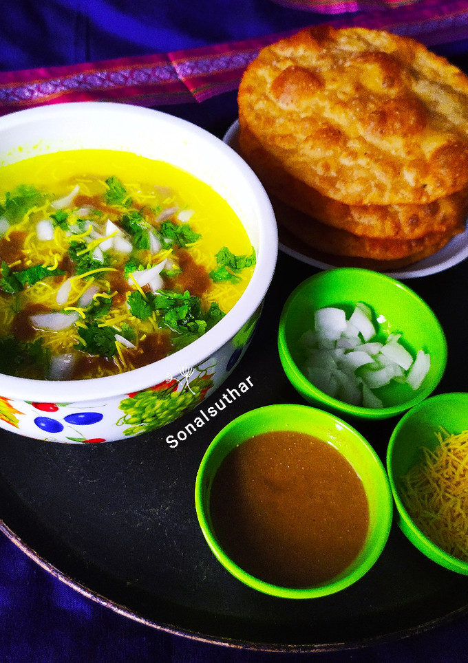 દાલ પકવાન (Dal Pakwan recipe in Gujarati) રેસીપી મુખ્ય ફોટો