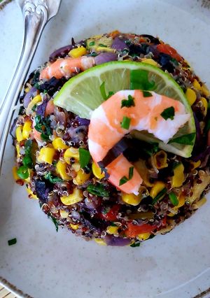 Une photo de Salade de quinoa et maïs aux légumes grillés