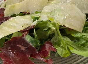 Foto principal de Ensalada de cecina y rúcula