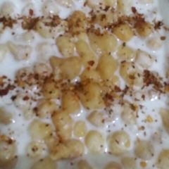 A picture of Methi dahi bondi burns road style.
