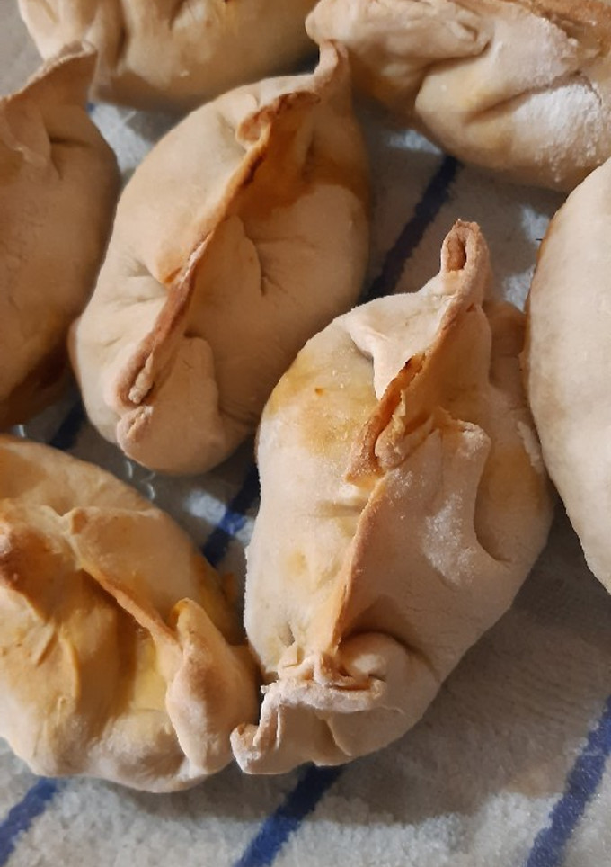 Una foto de Empanadas de pollo al horno 🥟🐔