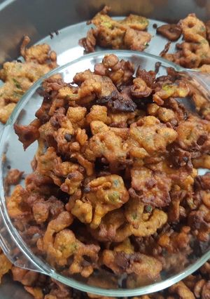 કેળા મેથીના ભજીયા (Kela Methi Bhajiya Recipe In Gujarati) રેસીપી મુખ્ય ફોટો